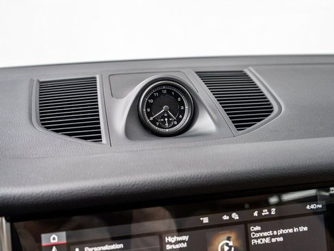 New 2026 Porsche Macan image 16