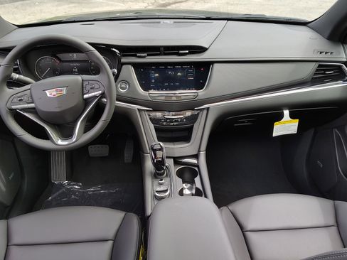 New 2025 Cadillac XT6 Luxury image 10