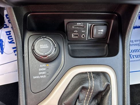 Used 2015 Jeep Cherokee Limited AWD/4WD image 19