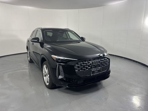 Used 2025 Audi Q5 Premium Plus w/ Premium Plus image 4