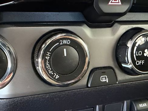 Used 2018 Toyota Tacoma TRD Off-Road image 26