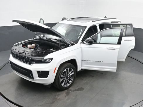 Used 2024 Jeep Grand Cherokee L Overland w/ Advanced Protech Group III AWD/4WD image 63