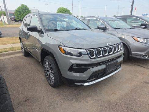 Used 2023 Jeep Compass Limited w/ Elite Group AWD/4WD image 1