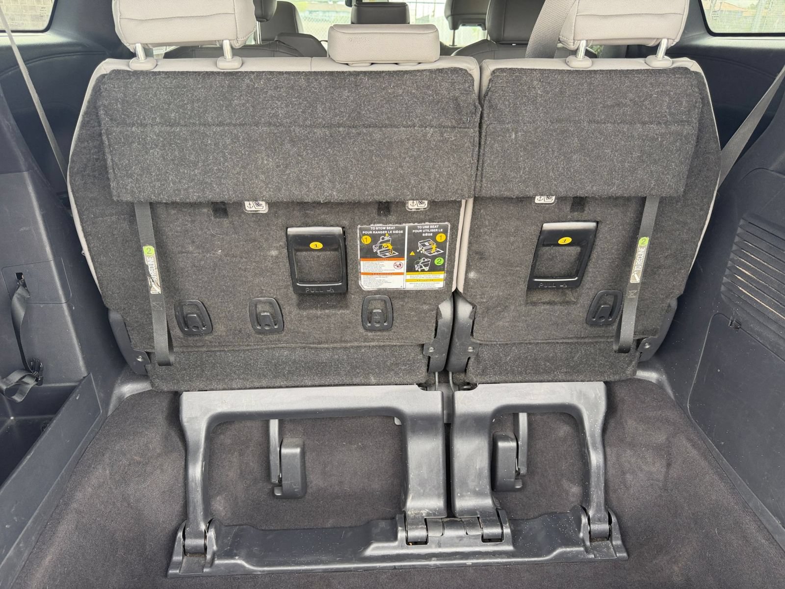 Used 2025 Toyota Sienna XLE FWD image 32