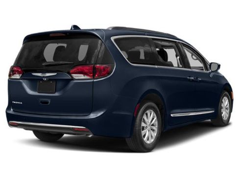 Certified 2018 Chrysler Pacifica Touring-L Plus image 3