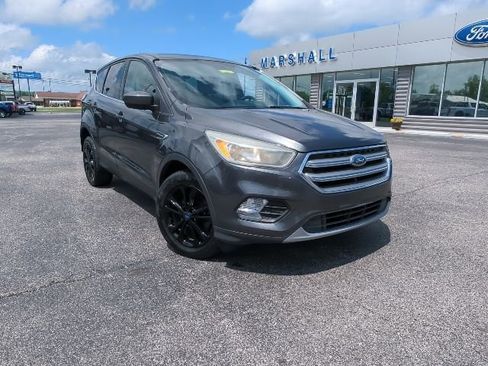 Used 2017 Ford Escape SE FWD image 3
