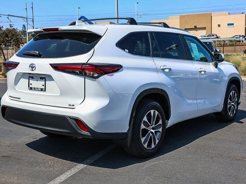 Certified 2025 Toyota Highlander XLE FWD image 26