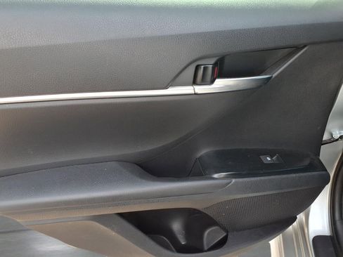Used 2019 Toyota Camry SE FWD image 10