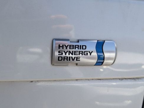 Used 2014 Toyota Prius Three image 17