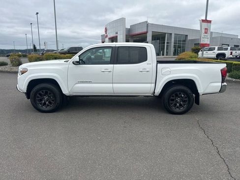 Used 2022 Toyota Tacoma SR5 RWD image 10