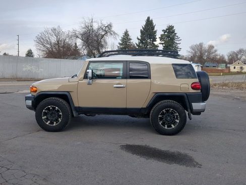 Used 2011 Toyota FJ Cruiser 4WD w/ Convenience Pkg image 9
