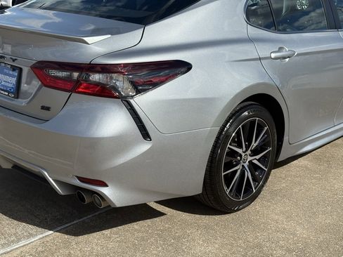 Used 2024 Toyota Camry SE image 11