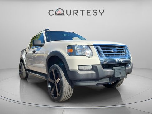 Used 2010 Ford Explorer Sport Trac XLT image 4