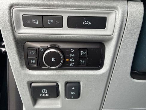 Used 2023 Ford F150 Limited image 13