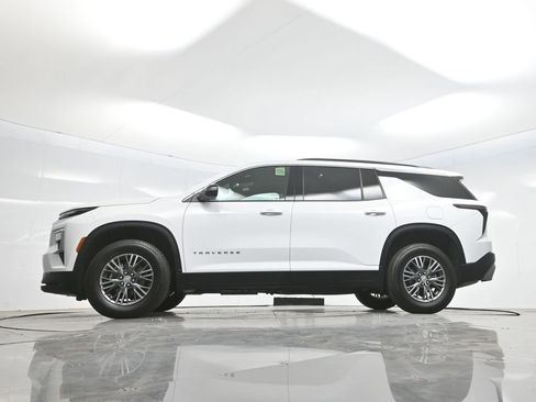 Used 2025 Chevrolet Traverse LT AWD/4WD image 6