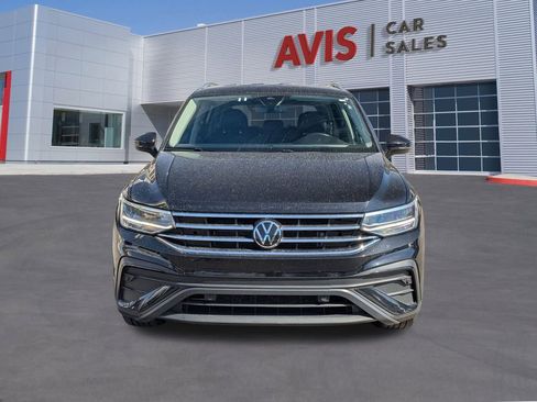 Used 2024 Volkswagen Tiguan SE image 10