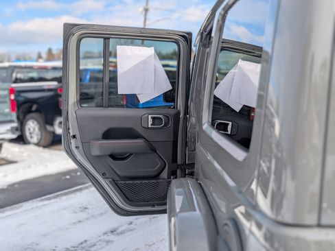 Used 2021 Jeep Wrangler Unlimited Rubicon image 37