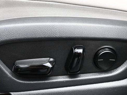 Used 2019 Lexus UX 200 w/ Premium Package FWD image 11