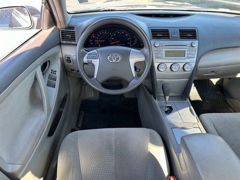 Used 2011 Toyota Camry LE image 24