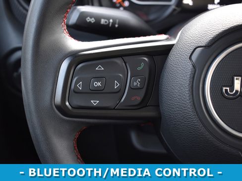 Used 2024 Jeep Wrangler Rubicon image 12