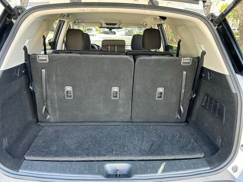 Used 2025 Nissan Pathfinder SV image 33