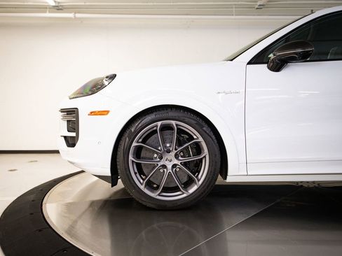 New 2026 Porsche Cayenne Turbo AWD/4WD image 11