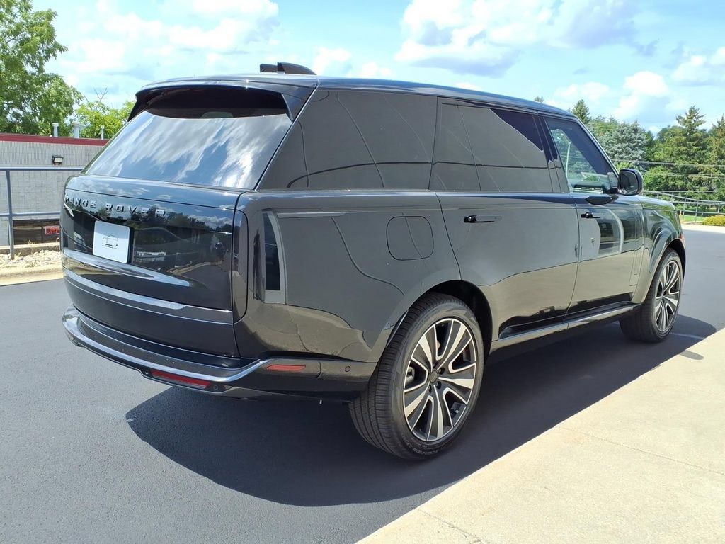 New 2026 Land Rover Range Rover Long Wheelbase SE AWD/4WD image 5