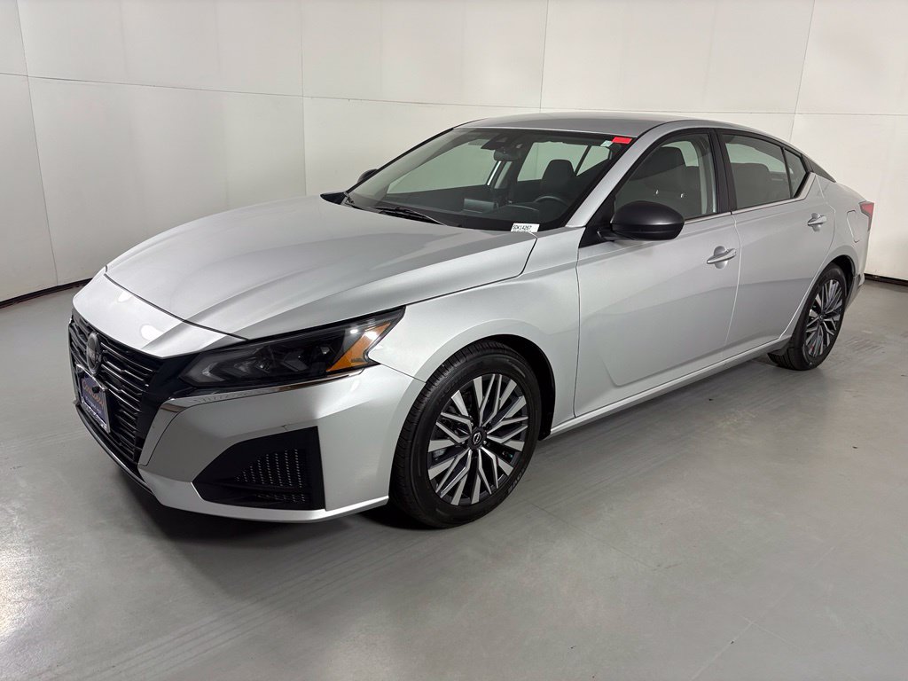 Used 2024 Nissan Altima 2.5 SV FWD image 4