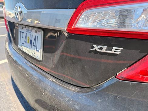 Used 2012 Toyota Camry XLE w/ Leather Pkg image 7