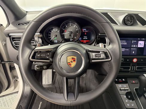 Certified 2026 Porsche Macan AWD/4WD image 18
