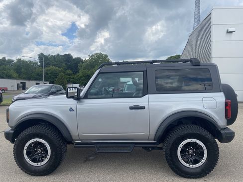Used 2024 Ford Bronco Black Diamond w/ Sasquatch Package AWD/4WD image 2