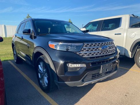 Used 2023 Ford Explorer Limited AWD/4WD image 2