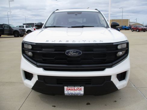 Used 2025 Ford Expedition Max Active AWD/4WD image 10