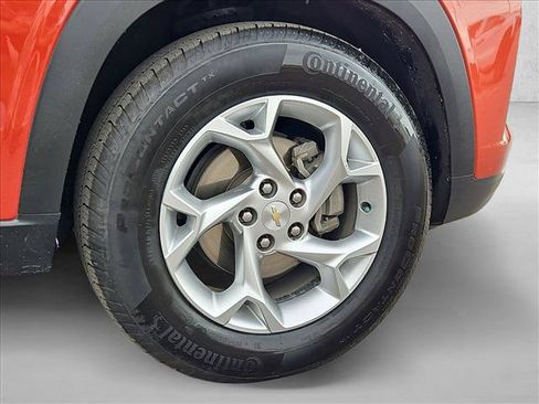 Used 2024 Chevrolet Trax LS w/ LS Convenience Package FWD image 29