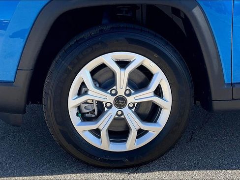 Used 2025 Jeep Compass Sport image 12