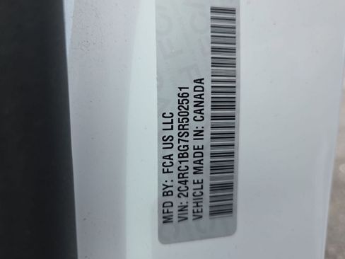 Used 2025 Chrysler Pacifica Select image 10