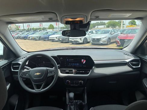 Used 2025 Chevrolet TrailBlazer LT AWD/4WD image 32