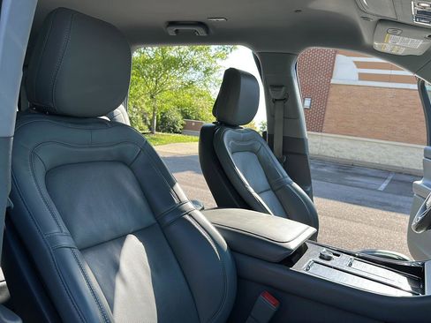 Used 2020 Lincoln Aviator Reserve w/ Elements Package Plus image 35