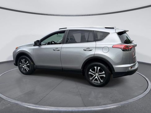 Used 2016 Toyota RAV4 LE AWD/4WD image 3