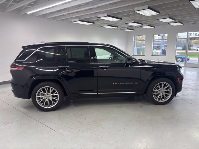 Used 2023 Jeep Grand Cherokee Summit w/ Luxury Tech Group V AWD/4WD image 12