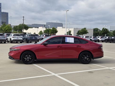 Certified 2025 Honda Accord SE image 5