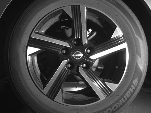 Used 2025 Nissan Sentra SV FWD image 14