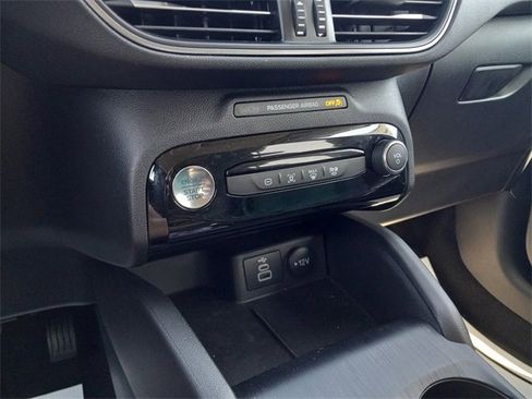 Used 2025 Ford Escape SE image 22