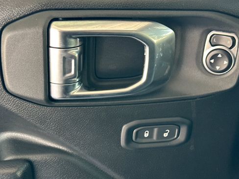 Used 2025 Jeep Wrangler Unlimited Sport AWD/4WD image 13