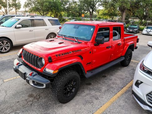 Used 2024 Jeep Gladiator Sport AWD/4WD image 3