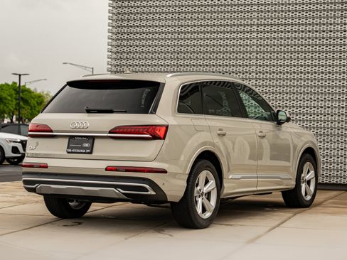 Certified 2023 Audi Q7 2.0T Premium w/ Convenience Package AWD/4WD image 4