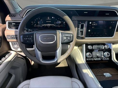 Used 2022 GMC Yukon XL Denali image 8