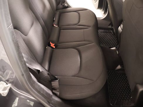 Used 2023 Jeep Renegade Latitude AWD/4WD image 14