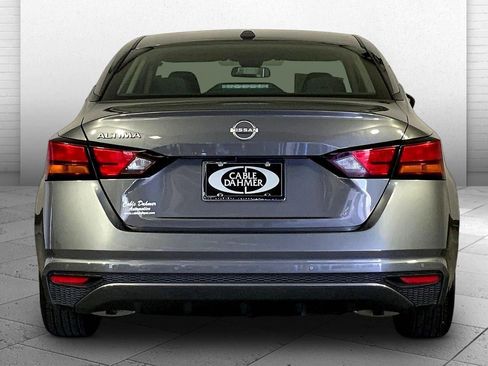 Used 2025 Nissan Altima 2.5 SV image 3