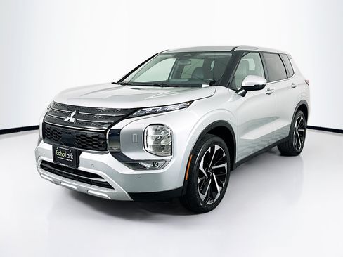 Used 2024 Mitsubishi Outlander SE AWD/4WD image 3